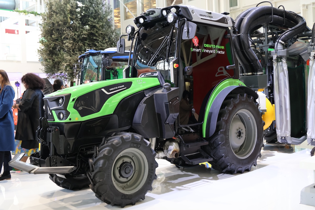 Novità tecnica ad Eima 2024, il Deutz-Fahr Smart Vineyard Tractor è il primo prototipo di trattore autonomo di SDF